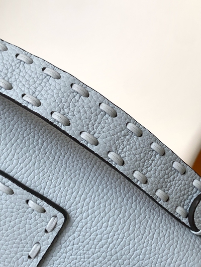 フェンディバッグ着用イメージ